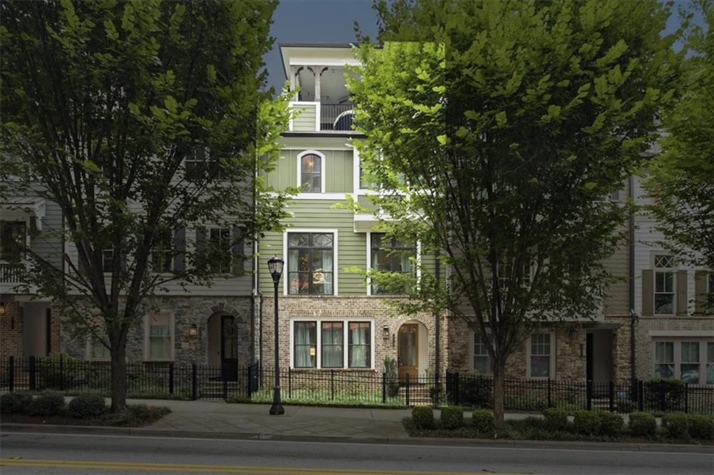 976 Memorial Walk SE