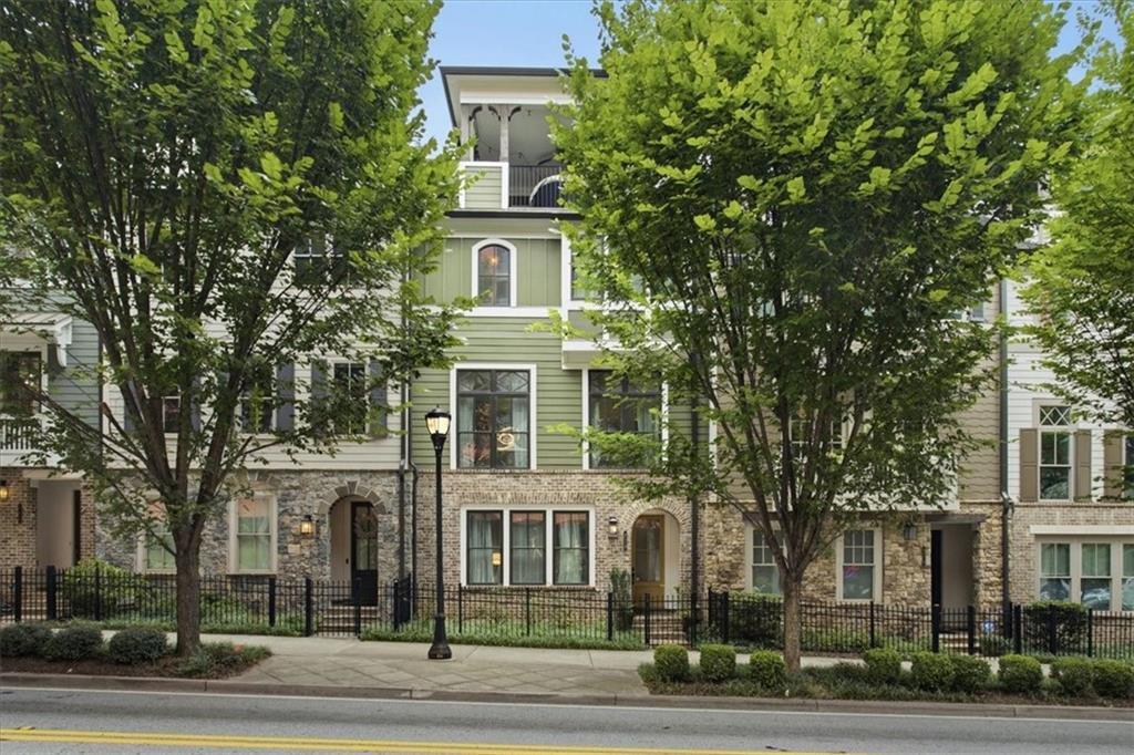 976 Memorial Walk SE