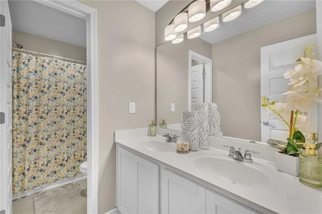 Locust Grove, Georgia 30248, United States, 5 Bedrooms Bedrooms, ,5 BathroomsBathrooms,Residential,Active,206554