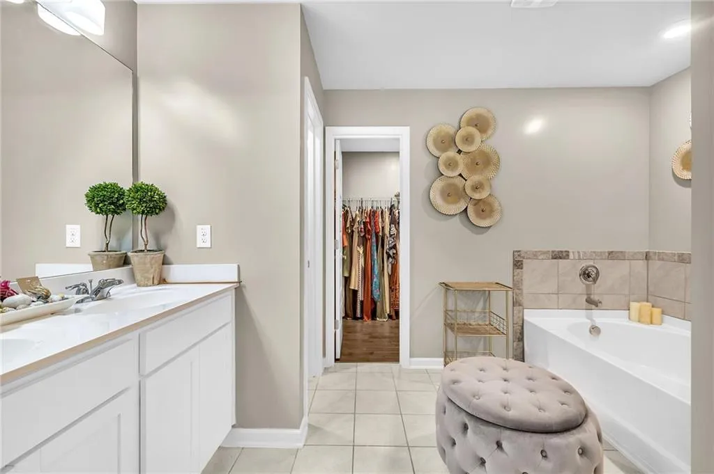 Locust Grove, Georgia 30248, United States, 5 Bedrooms Bedrooms, ,5 BathroomsBathrooms,Residential,Active,206554