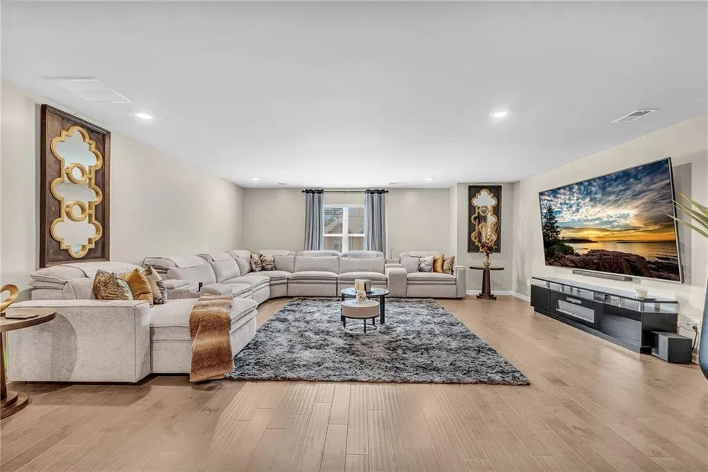 Locust Grove, Georgia 30248, United States, 5 Bedrooms Bedrooms, ,5 BathroomsBathrooms,Residential,Active,206554