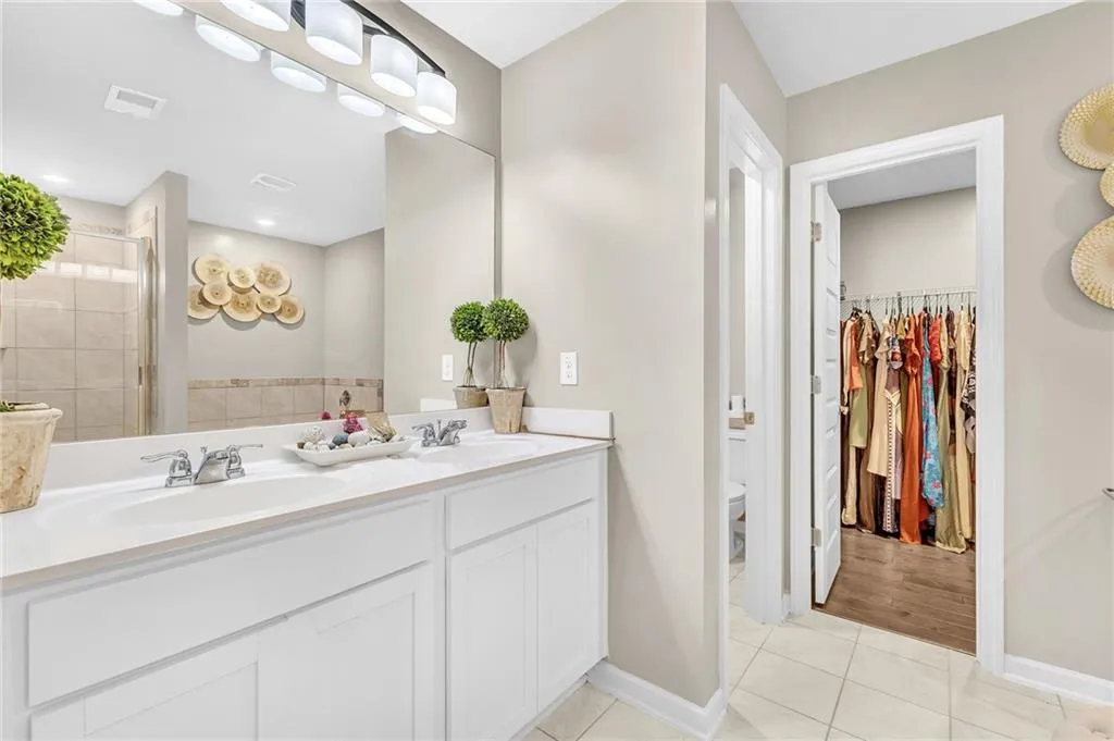 Locust Grove, Georgia 30248, United States, 5 Bedrooms Bedrooms, ,5 BathroomsBathrooms,Residential,Active,206554