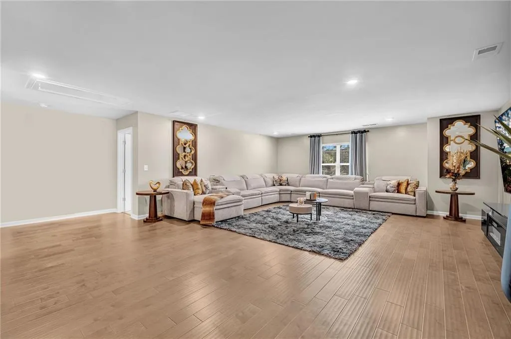 Locust Grove, Georgia 30248, United States, 5 Bedrooms Bedrooms, ,5 BathroomsBathrooms,Residential,Active,206554