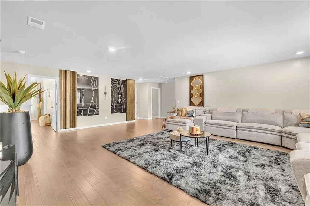 Locust Grove, Georgia 30248, United States, 5 Bedrooms Bedrooms, ,5 BathroomsBathrooms,Residential,Active,206554