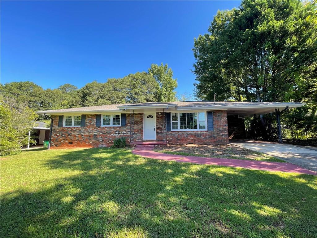 Move-in ready. Brand new energy efficient windows throughout. Seller just renovated the kitchen with new quartz countertops, cabinets, and appliances. This starter ranch is located in the heart of Marietta, this property is close to all major highways including I-285 and I-20. 15 minutes from Truist Park, Smyrna and I-75.