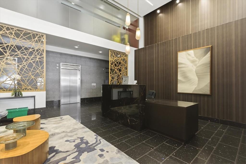 44 Peachtree Place NE 1527