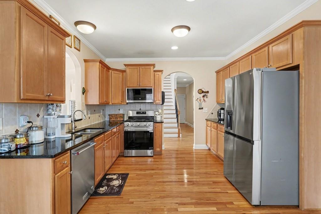 2416 Brynlyn Woods Drive NE