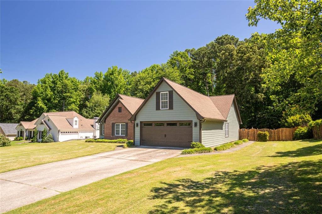 3335 Ivy Lake Drive, Buford, Georgia image 2