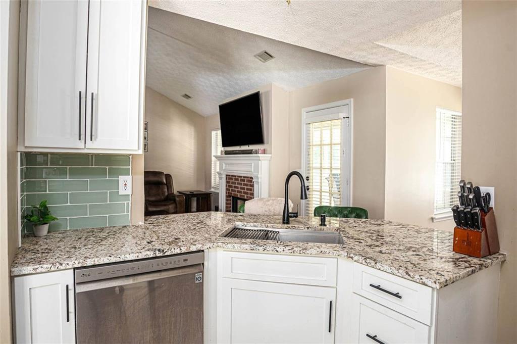 3335 Ivy Lake Drive, Buford, Georgia image 12