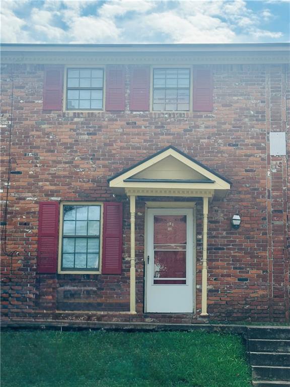 Welcome to this cozy 2-bedroom, 1.5 bathroom condo, located in the heart of Rome, Georgia, at 166 E 11th Rome Georgia. Perfect for anyone seeking a comfortable and convenient lifestyle, this property offers a peaceful retreat while being just minutes away from all the excitement downtown Rome has to offer.
Located just a short walk from downtown Rome, this condo allows you to enjoy the many shops, restaurants, and cultural attractions of the city, including the charming Broad Street. Whether you're looking for a cozy café, local boutiques, or lively entertainment, everything is within walking distance.
Schedule your showing today!