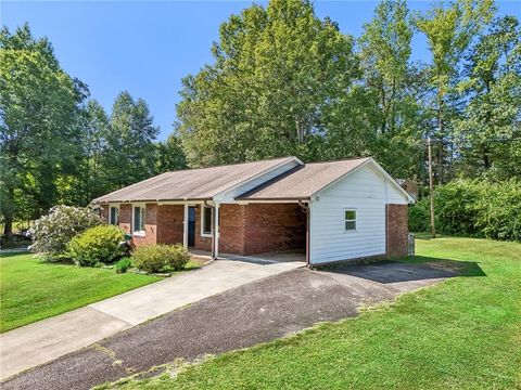 A home in Dawsonville