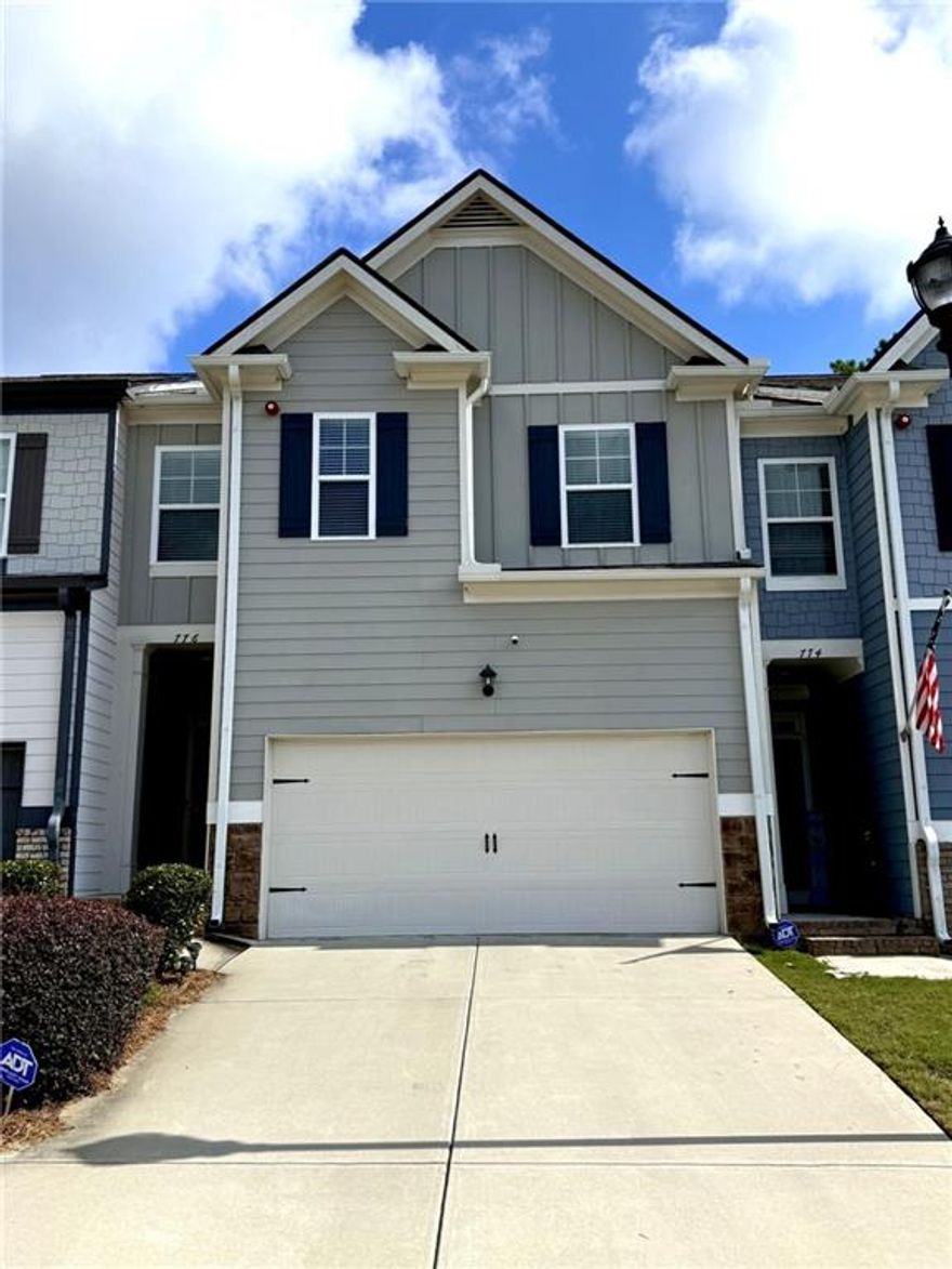 Seller offering $8,000 toward buyer’s closing costs—an incredible opportunity to save on upfront expenses!
LOCATION, LOCATION, LOCATION! Highly sought-after Woodstock city with easy access to Interstate 575, shops, restaurants, and parks! This 3BR/3.5BA 3 story townhome features a fully finished basement. The kitchen includes a large pantry, and there is a relaxing garden tub, walk-in closets, and a gas fireplace in the family room. It has nice 2-car garage. Excellent schools! Don't miss out—see it for yourself!