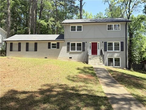 Homes For Sale - 4326 Autumn Hill Drive<br/> Stone Mountain, GA 30083