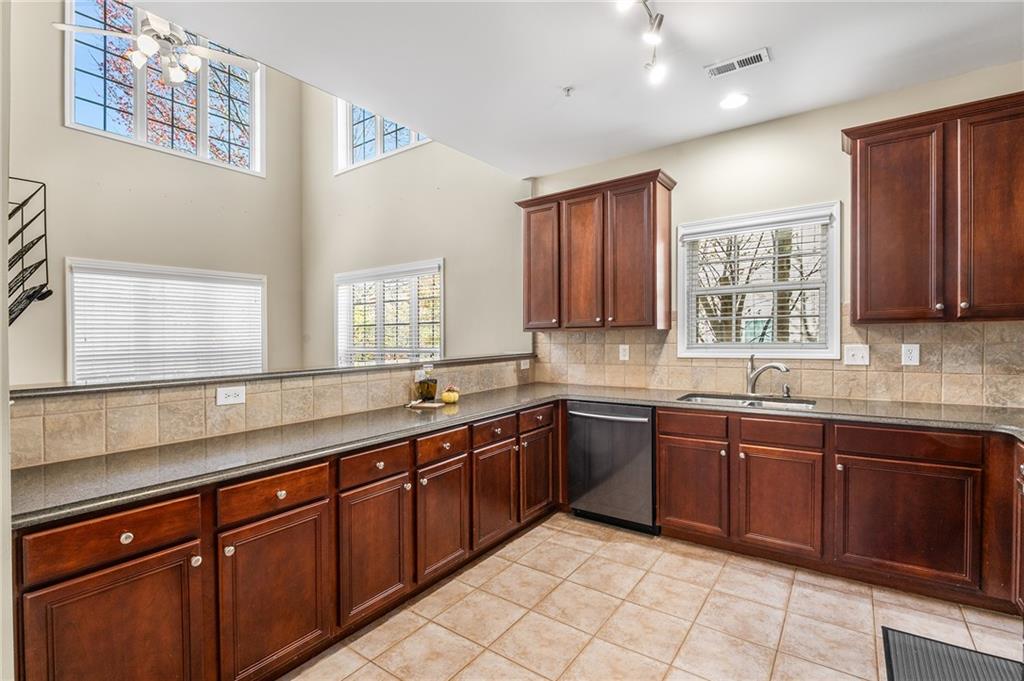 Townhomes at Eastlake Summergrove - Residential