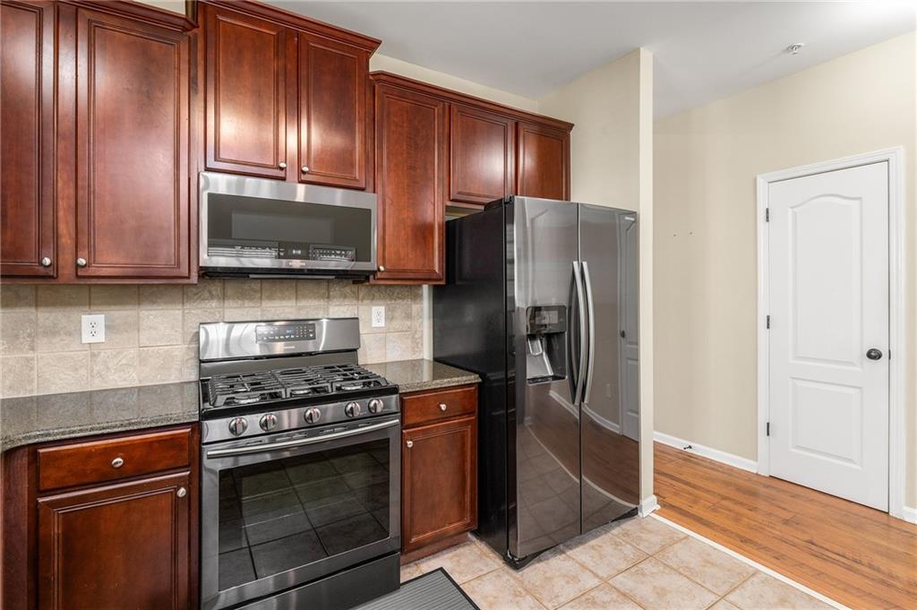 Townhomes at Eastlake Summergrove - Residential