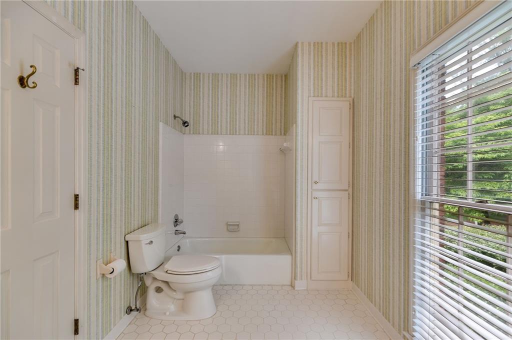 9395 Clublands Drive, Alpharetta, Georgia image 28