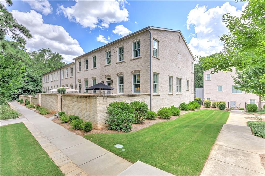 501 Woodhollow Drive