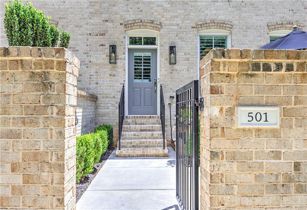 501 Woodhollow Drive