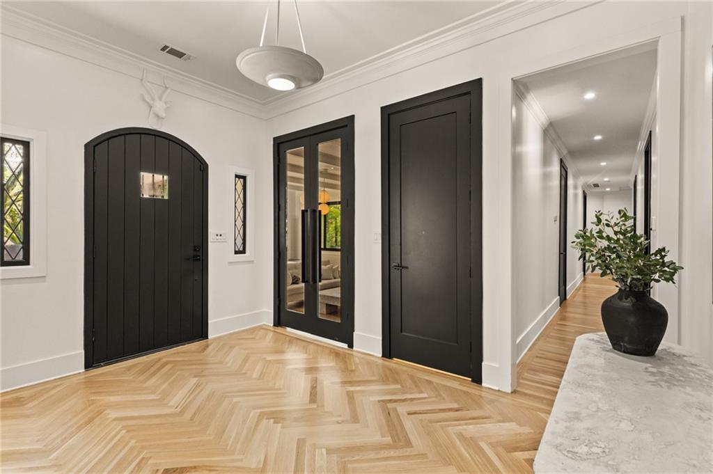 737 W Conway Drive NW