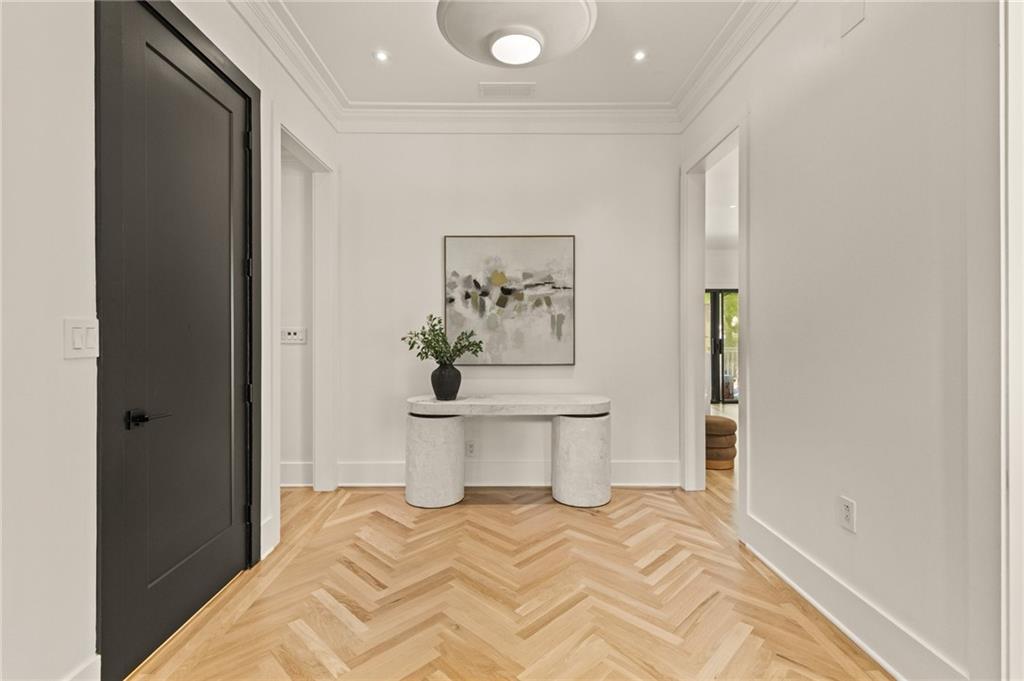 737 W Conway Drive NW