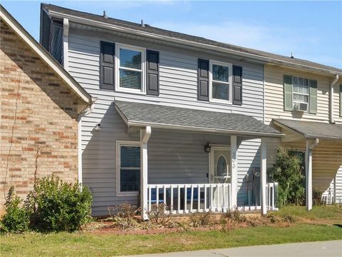 Townhouse For Sale - 103 Oak Circle Cir<br/> Henry County, Stockbridge, GA 30281