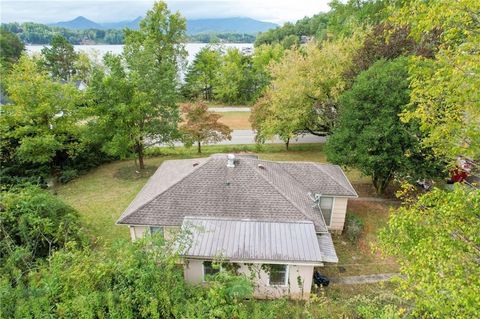 A home in Hiawassee