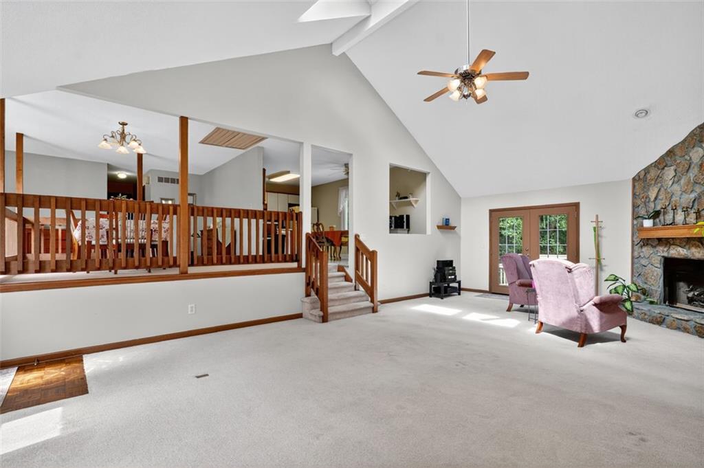 559 Farmbrook Trail NE