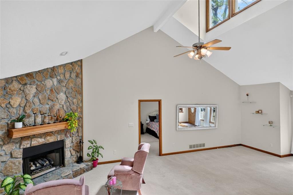 559 Farmbrook Trail NE