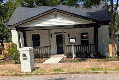 Large traditional style home with spacious great room! Includes updated kitchen with vaulted ceiling and tile backsplash, spacious bedrooms, and renovated bathrooms with tile showers. Enjoy the large deck that overlooks the relaxing fenced back yard. This charming single-family home is nestled in a vibrant and welcoming neighborhood, offering the perfect blend of city convenience and suburban charm. Easy access to shops, restaurants, the airport, and major highways for convenient commuting. Experience the perfect blend of style, comfort, and location! Schedule a viewing today and make this gem your own!