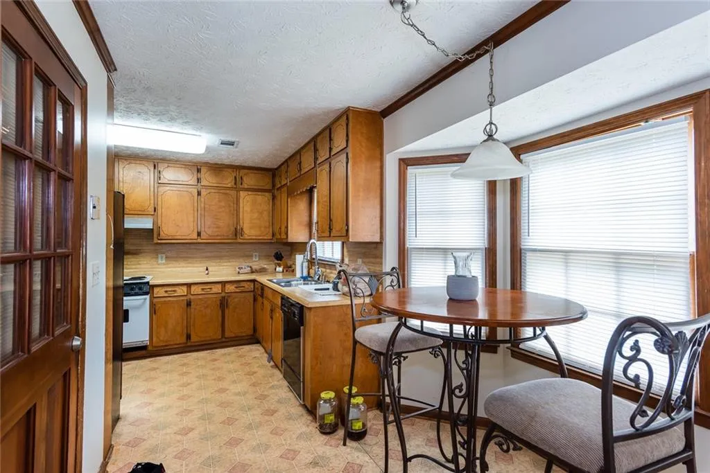 Ellenwood, Georgia 30294, United States, 3 Bedrooms Bedrooms, ,2 BathroomsBathrooms,Residential,Pending,122868