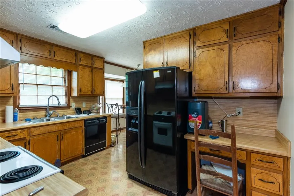 Ellenwood, Georgia 30294, United States, 3 Bedrooms Bedrooms, ,2 BathroomsBathrooms,Residential,Pending,122868