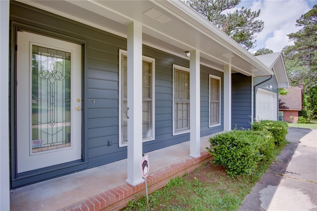 203 Leigh Drive, Ellenwood, Georgia image 3