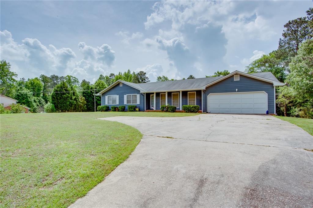 203 Leigh Drive, Ellenwood, Georgia image 2