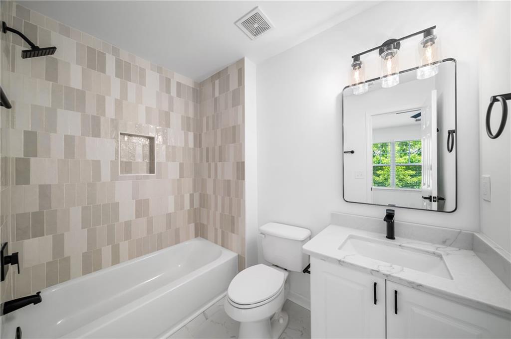 1232 Liberty Parkway NW