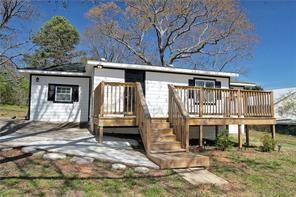WELCOME TO YOUR NEW HOME, BEAUTIFULLY RENOVATED 3BR/1BA RANCH IN DOWNTOWN FLOWERY BRANCH!!! WITHIN WALKING DISTANCE TO HISTORIC DOWNTOWN DISTRICT, SHOPPING, RESTAURANTS AND FARMERS MARKET!! NEW AC, WATER HEATER, KITCHEN AND GRANITE COUNTER TOPS. VERY OPEN FLOOR PLAN WITH FAMILY ROOM AND GREAT ROOM PLUS BONUS ROOM THAT CAN BE USED AS AN OFFICE OR 3RD BEDROOM. AVAILABLE FOR SHOWINGS 8/4/2025