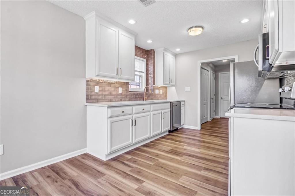 215 Prominent Loop