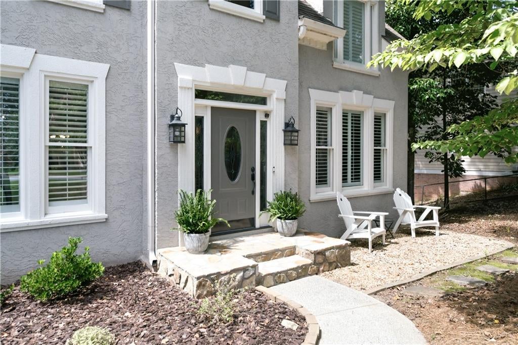 1053 Longwood Drive