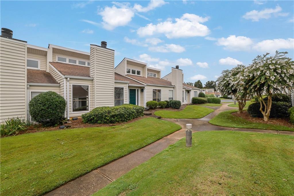 833 Serramonte Drive