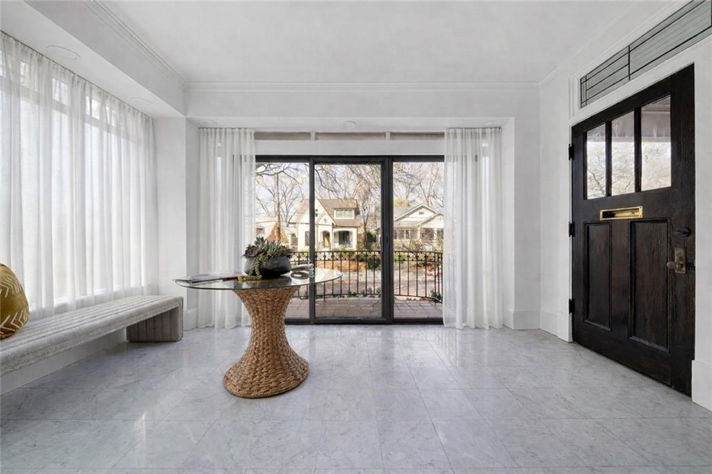 993 Highland View NE