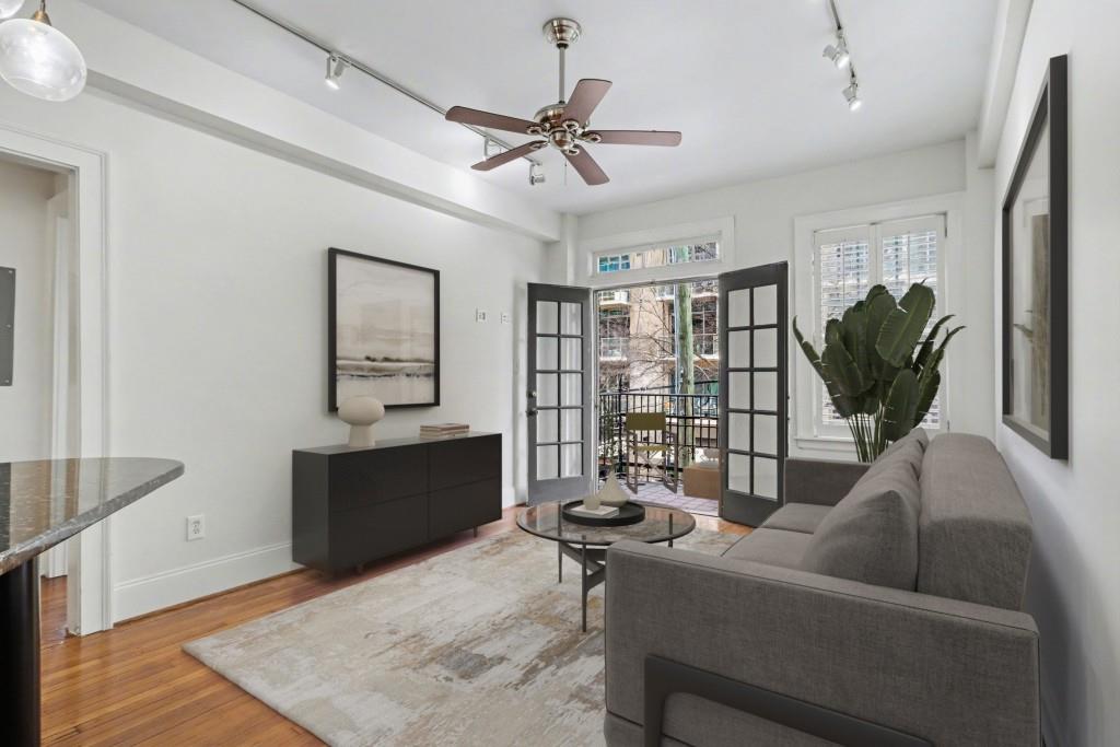 908 Juniper Street NE 206