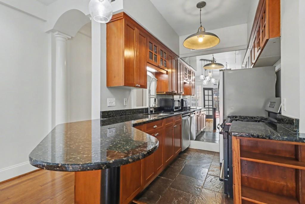 908 Juniper Street NE 206