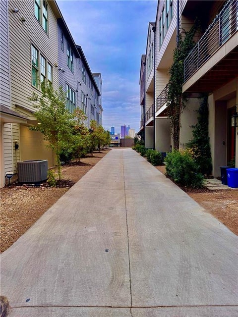 Townhouse For Sale - 676 Hank Aaron Drive<br/> Atlanta, GA 30315