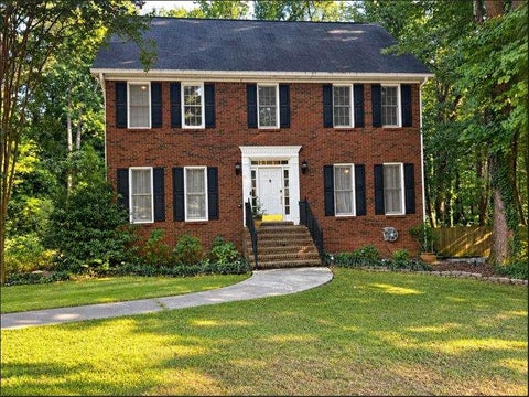 Homes For Sale - 2711 Lochraven Court<br/> Snellville, GA 30039