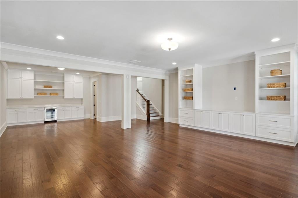 FIVE LAKESIDE - Residential Lease