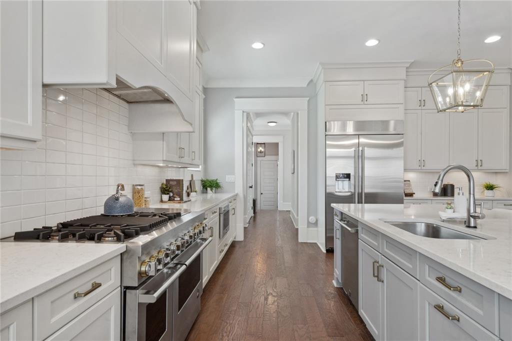 FIVE LAKESIDE - Residential Lease