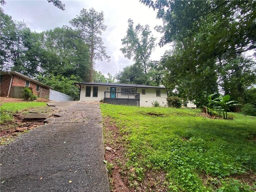 **MOVE IN SPECIAL $500 off first month's rent** Well-maintained 3-bedroom, 2-bathroom home available for rent in Marietta. The property features hardwood floors throughout, a kitchen with granite countertops and stainless-steel appliances, and a functional open layout. All bedrooms are a good size with closet space. Located near schools, shopping, and major highways for easy access to everything you need. Locally & professionally managed by All County Property Management North Metro, which offers a streamlined leasing process with self-guided tours available.
Washer and dryer included. Pets accepted.
New Driveway being poured soon!