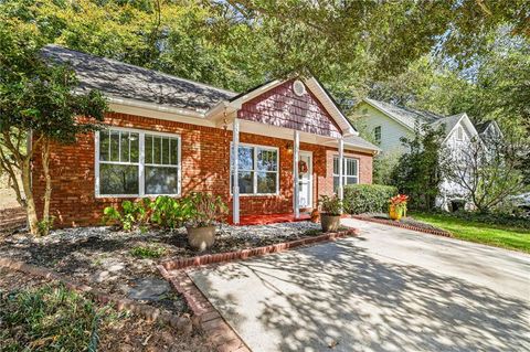 Homes For Sale - 122 Mashburn Place<br/> Canton, GA 30114