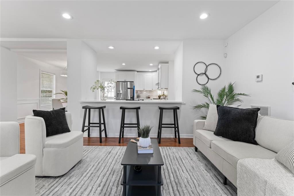 382 Deckner Avenue SW