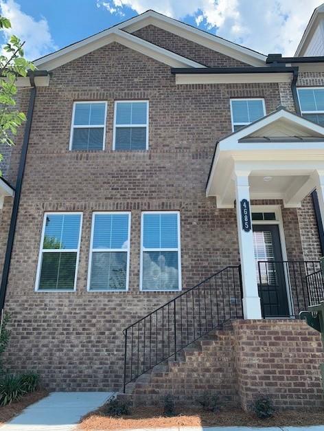2022 Built!! 4 sides Brick!! 3 bed 2 Full Bath and 2 Half Bath! open concept
Lynwood floor plan in BUFORD SCHOOL DISTRICT!! Three story townhouse with a Huge media room and a half bath in the terrace level. Granite countertops, Stainless steel appliances, 42'' white cabinets, and Hardwood Stairs. Great Location- Close to downtown Buford, shopping, restaurants and parks! Main level features Kitchen with open concept living and upper level has Owners suite and two additional bedrooms. The lot Backs up private wooded area. This will not last long!!!