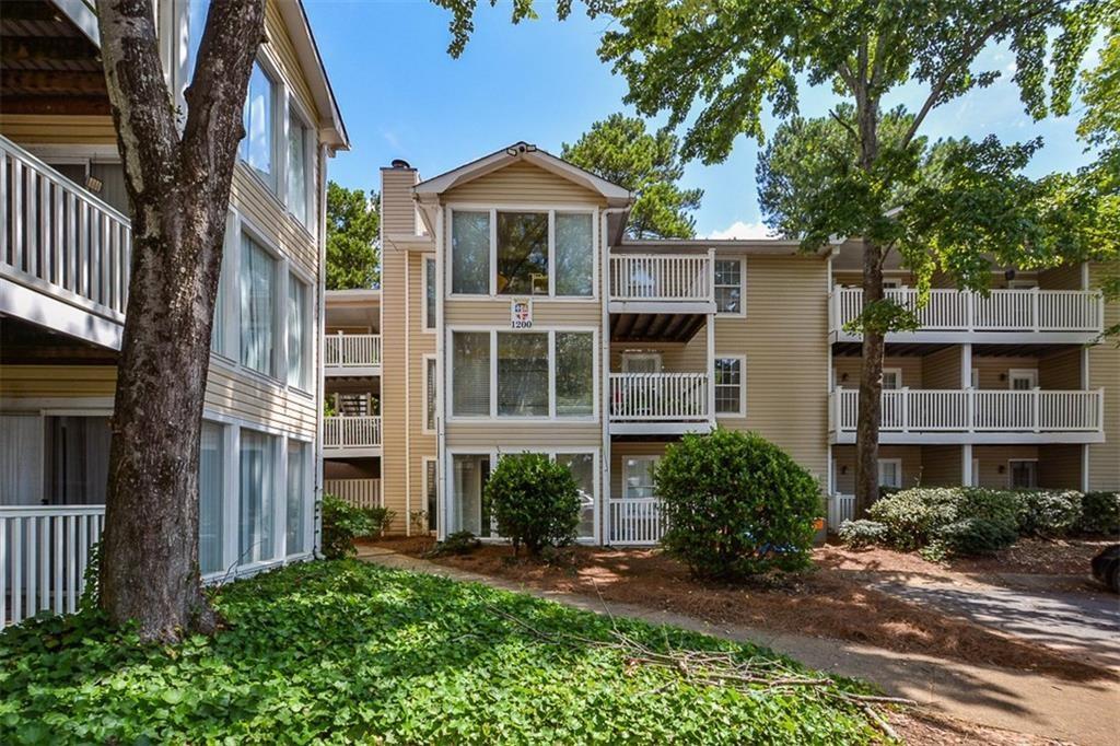 Great first floor unit in a great location! Large floor plan with vinyl plank flooring throughout. Updated kitchen with Granite Countertops, tile backsplash and plenty of cabinet space. Separate dining room that is open to the family room with fireplace. Light filled Sunroom located off the family room is perfect for morning coffee or an office. Three spacious bedrooms and 2 full baths. Condo is a short drive to all the amenities, The Battery, Marietta Square, Life Univ, KSU Marietta Campus, Cumberland Mall and easy access to Cobb Pkwy and I75. The community offers a pool and outside common area. Perfect for roomates.
FHA approved condo, no rental restrictions this is the perfect unit for owner occupied or investor.
